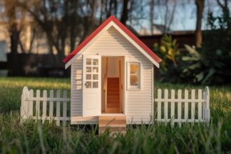 Miniatyrhus på tomt